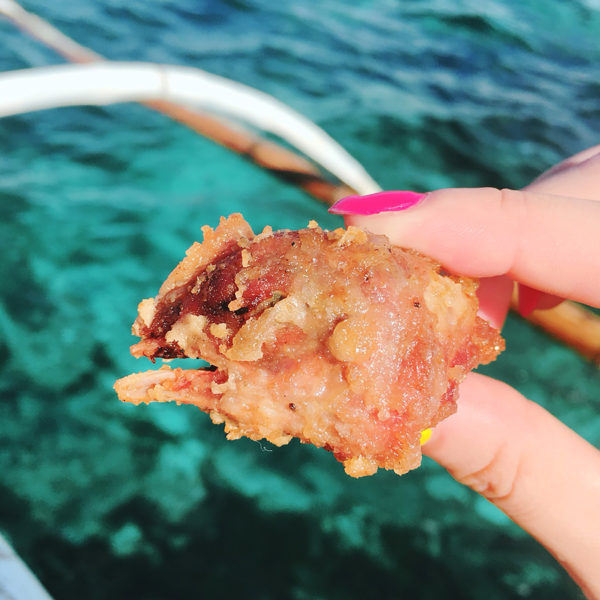 鳥の頭の揚げ物