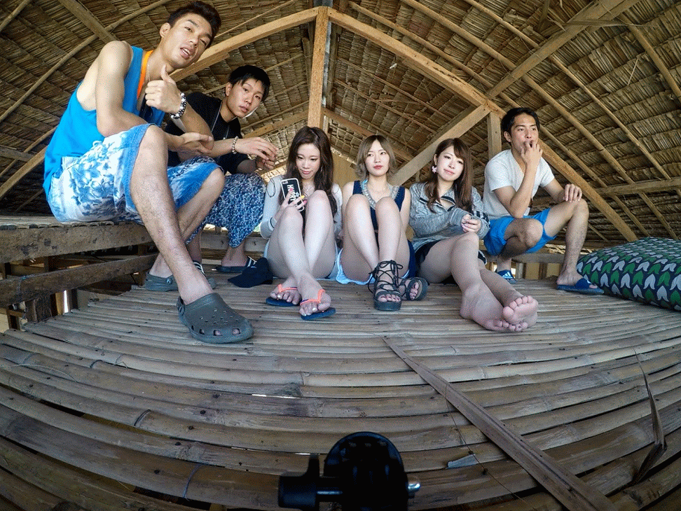 ゲストハウス屋根裏にて