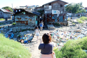 フィリピン セブのゴミ村ともいえる場所で住んでる現地の村に行ってきた。